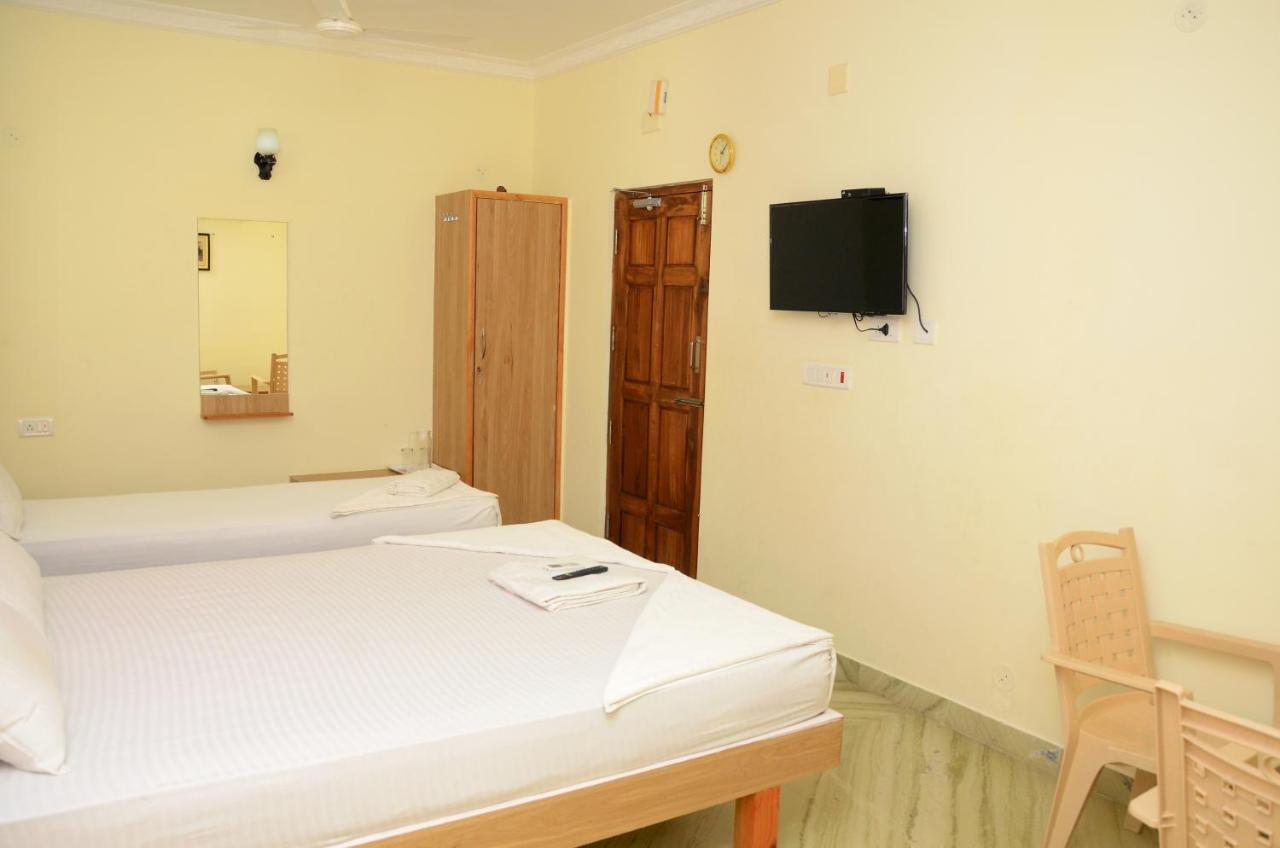 Hari Iyer Residency Thiruchendur Exterior photo