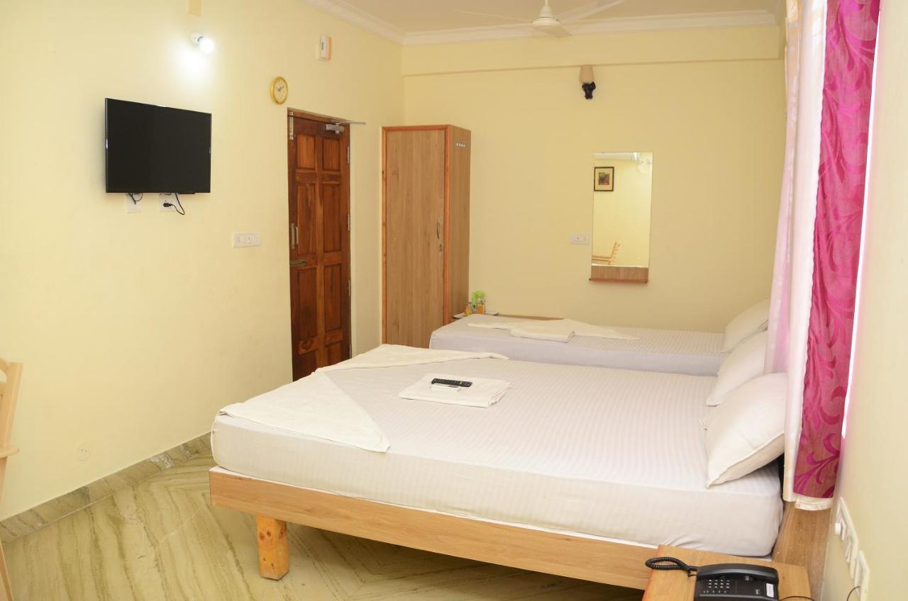Hari Iyer Residency Thiruchendur Exterior photo